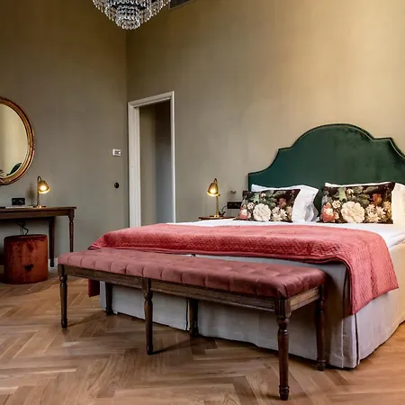 Langley Napoleon Bonaparte Hotel 3*