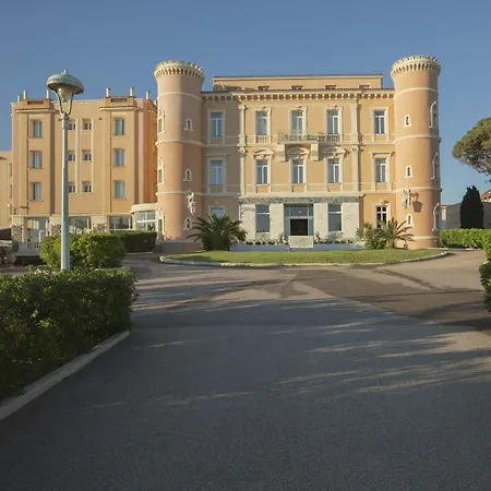 Langley Napoléon Bonaparte Hotel LʼÎle-Rousse
