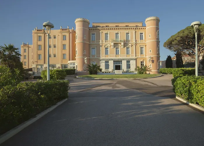 Langley Napoleon Bonaparte Hotel LʼÎle-Rousse